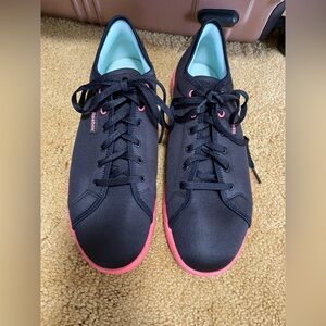 Reebok women’s black sneakers size 9